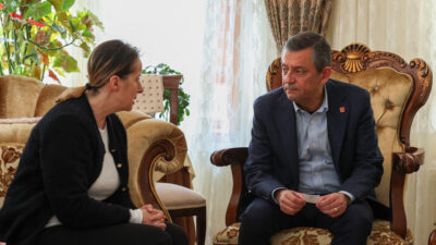 Samet ÖKSÜZ/ANKARA, – CHP Genel Başkanı Özgür Özel, annesini kaybeden