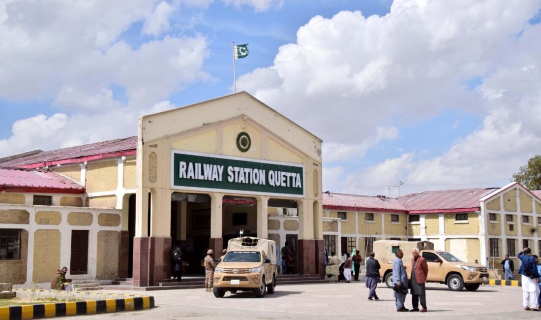 PAKİSTAN, – PAKİSTAN ordusu, Belucistan eyaletinde 450 kişinin bulunduğu trenin