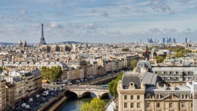 FRANSA, – FRANSA’nın başkenti Paris’te, 500 cadde ve sokağın trafiğe