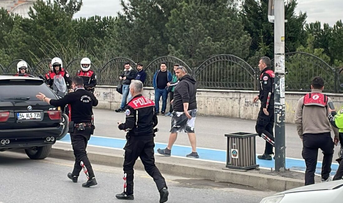 Serhat YILMAZ/SERDİVAN (Sakarya), – SAKARYA Üniversitesi önünde İstanbul Büyükşehir Belediye