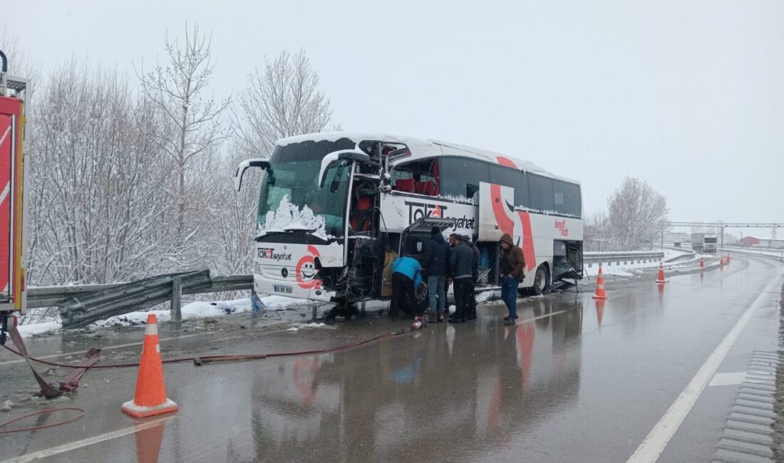 Oğuzhan CİFCİ/SUŞEHRİ (Sivas), – SİVAS’ın Suşehri ilçesinde iki yolcu otobüsünün