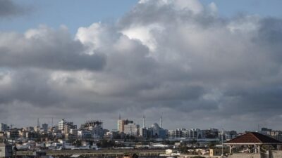 SOMALİ, – SOMALİ’de silahlı kişiler kent merkezindeki bir otele baskın