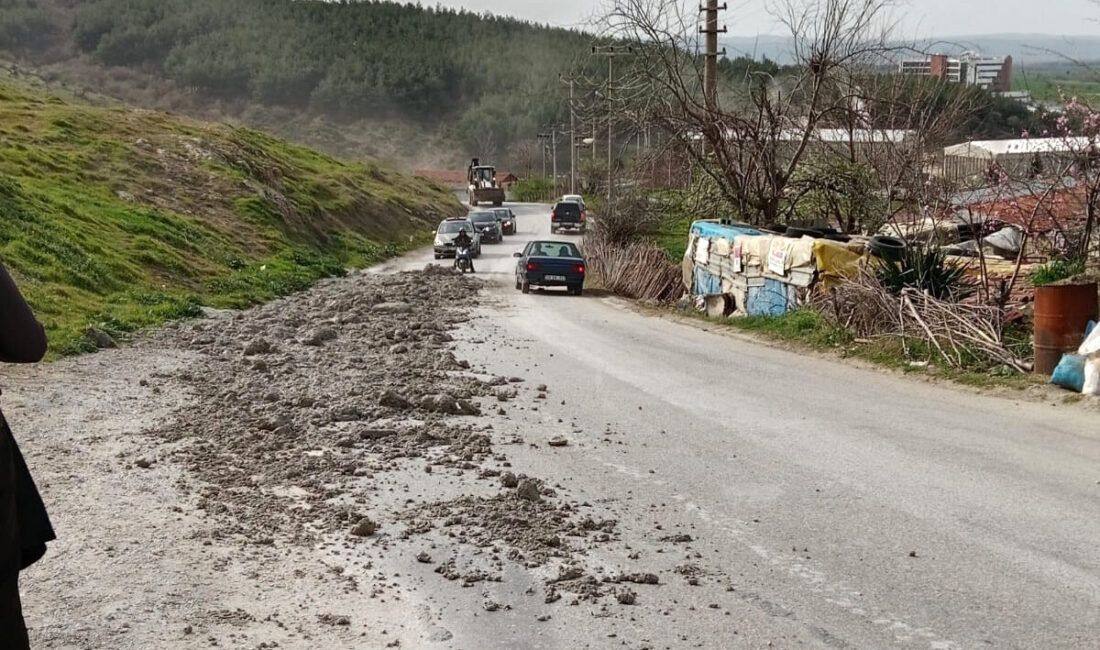 Ünsal YÜCEL/EDİRNE, – EDİRNE’nin Keşan ilçesinde trafikte yola beton dökerek
