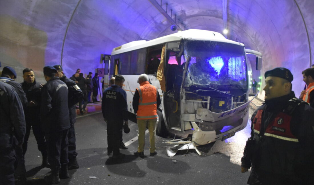 Eraydın AYTEKİN-Hüsnü Ümit AVCI/SİVAS, – SİVAS’ın Ulaş ilçesinde Yağdonduran Tüneli’nde