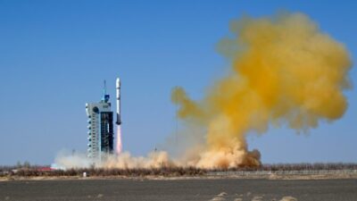 ÇİN, – ÇİN, uydu internet teknolojisi için test uydusu fırlattığını