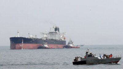 İRAN, – İRAN’da kaçak akaryakıt taşıdığı belirlenen iki yabancı petrol