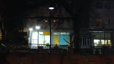 KOSOVA, – KOSOVA’nın kuzeyindeki Zveçan’da postaneye el bombası atıldığı bildirildi.