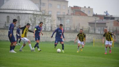 Gökhan ÖZHAN/MUSTAFAKEMALPAŞA(Bursa), STAT: Mustafakemalpaşa Atatürk İlçe Stadyumu HAKEMLER: Yakup Özhan,