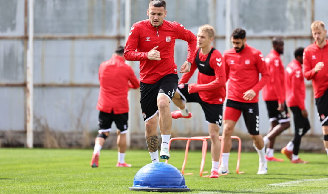 Sivasspor, Çaykur Rizespor maçı hazırlıklarını sürdürdü SİVAS, – HAFTAYA Adana