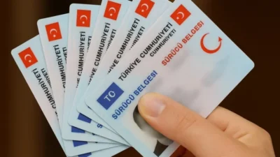 İçişleri Bakanı Ali Yerlikaya, eski tip sürücü belgelerinin yenilenme süresinin