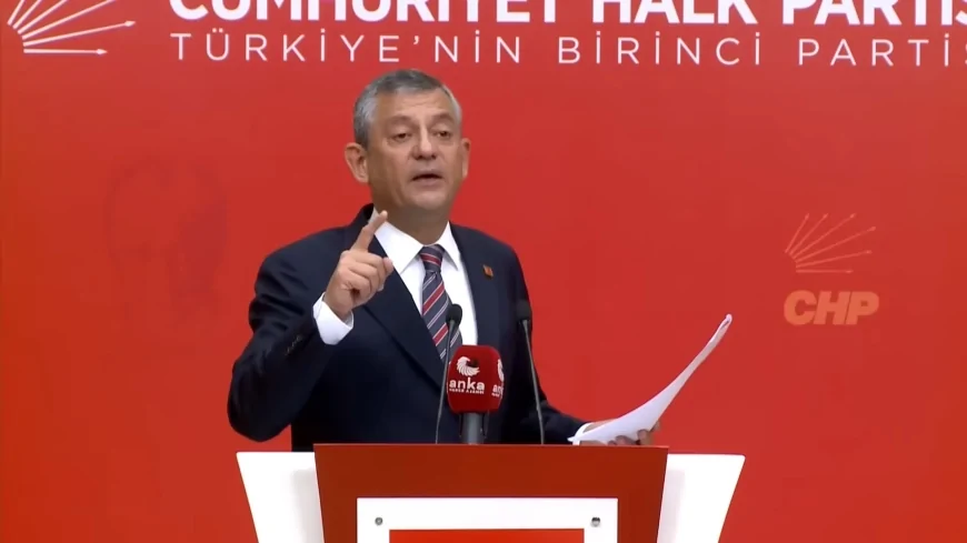 CHP Genel Başkanı Özgür Özel, 14 Ağustos 2025’te düzenlediği basın