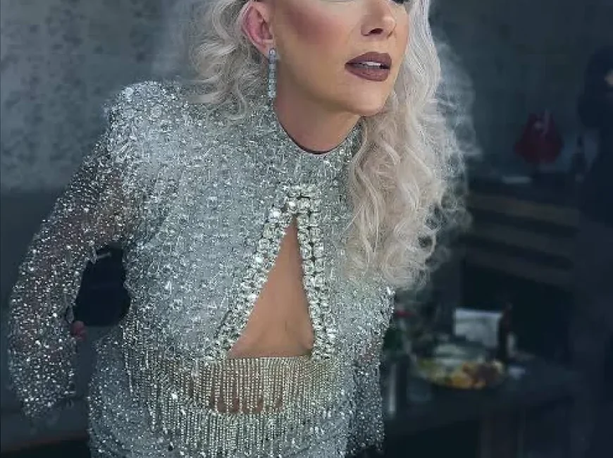 Arabesk ve fantezi müziğin tanınmış isimlerinden Güllü, gerçek adıyla Gül