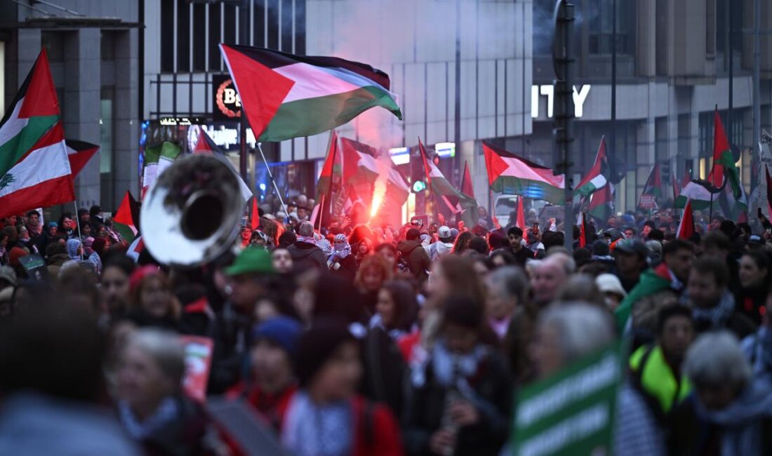 Belçika’nın başkenti Brüksel’de binlerce kişi, katil İsrail’in ateşkesi ihlal ederek