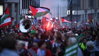 Belçika’nın başkenti Brüksel’de binlerce kişi, katil İsrail’in ateşkesi ihlal ederek