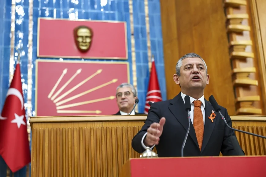 CHP Genel Başkanı Özgür Özel, TBMM’de gerçekleştirdiği grup toplantısında hem