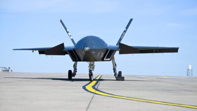 Türkiye’nin ilk insansız savaş uçağı Bayraktar KIZILELMA, gökyüzünde tarihi bir