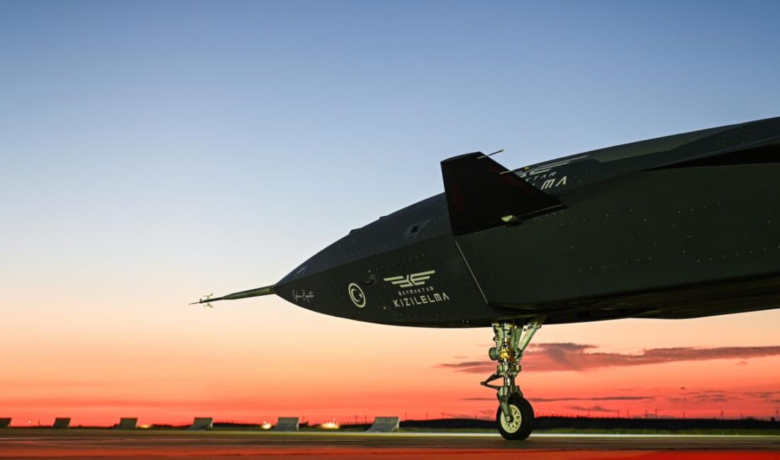 Türkiye’nin ilk insansız savaş uçağı Bayraktar KIZILELMA, bir ilke daha