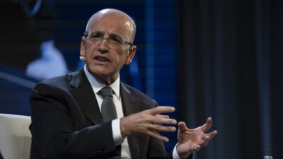 Hazine ve Maliye Bakanı Mehmet Şimşek, kararlılıkla uyguladıkları politikalarla dezenflasyonun