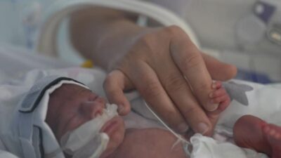 Türkiye’de geçen yıl 121 bin 67 bebek hayata erken başlarken,