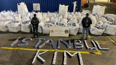 Ambarlı Gümrük Limanı’nda gerçekleştirilen operasyonda, yalıtım malzemeleri arasına gizlenmiş halde