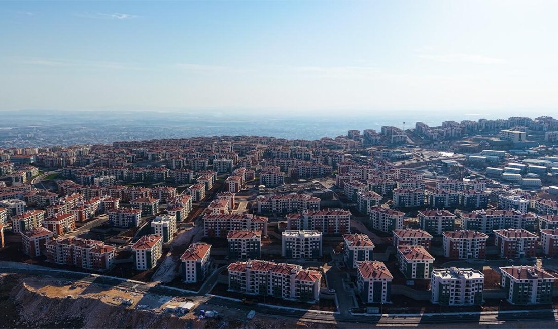 Çevre, Şehircilik ve İklim Değişikliği Bakanı Murat Kurum, deprem bölgesinde