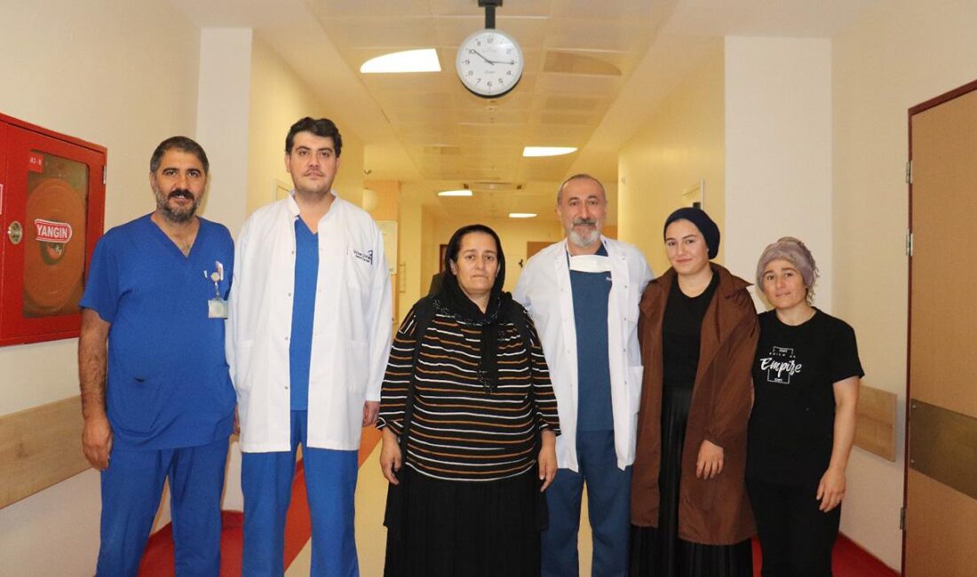 Şanlıurfa Harran Üniversitesi Hastanesi’nde karnında 15 kilo 800 gram ağırlığında