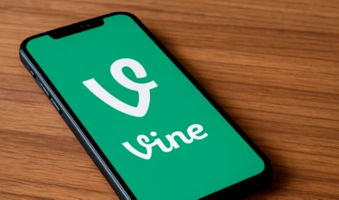 Jack Dorsey, sosyal medya dünyasının önemli isimlerinden biri olarak, kısa