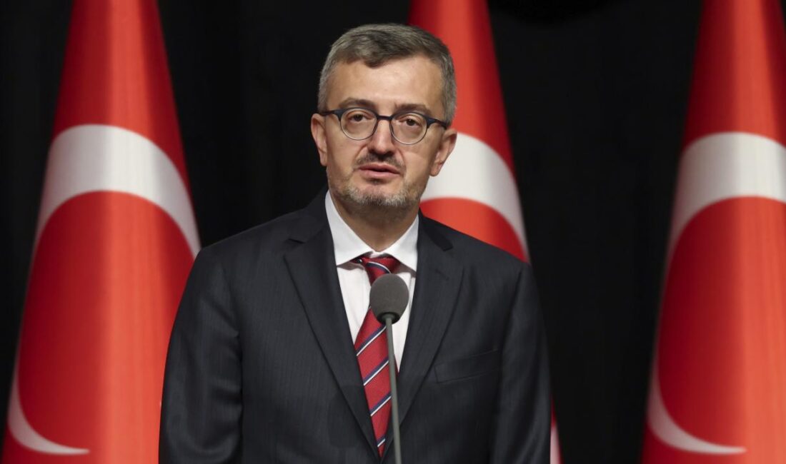 İletişim Başkanı Burhanettin Duran, Türkçenin yalnızca bir iletişim aracı değil,