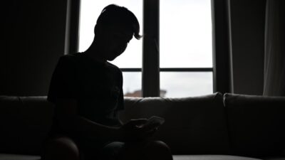 Çocukların suça sürüklenmesine yol açan nedenlerin tüm boyutlarıyla incelenerek çocukların