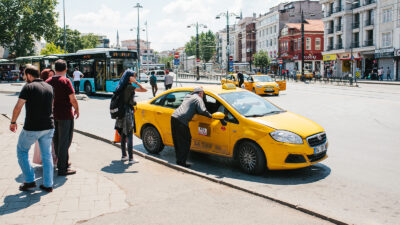 Yeni yılda taksicilere zorunlu Toplu Taşıma Aracı Kullanım Belgesi getirildi.
