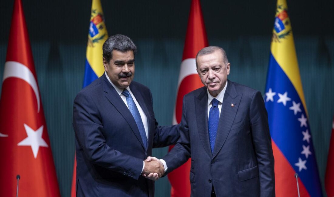 Cumhurbaşkanı Recep Tayyip Erdoğan, Venezuela Cumhurbaşkanı Nicolas Maduro ile bir
