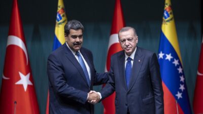 Cumhurbaşkanı Recep Tayyip Erdoğan, Venezuela Cumhurbaşkanı Nicolas Maduro ile bir