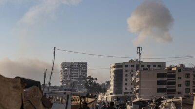 Katil İsrail ordusu, Gazze Şeridi’nin çeşitli bölgelerini hava ve topçu