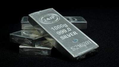 Gümüşün onsu arza yönelik endişeler, yatırımcılardan gelen talep ve endüstriyel