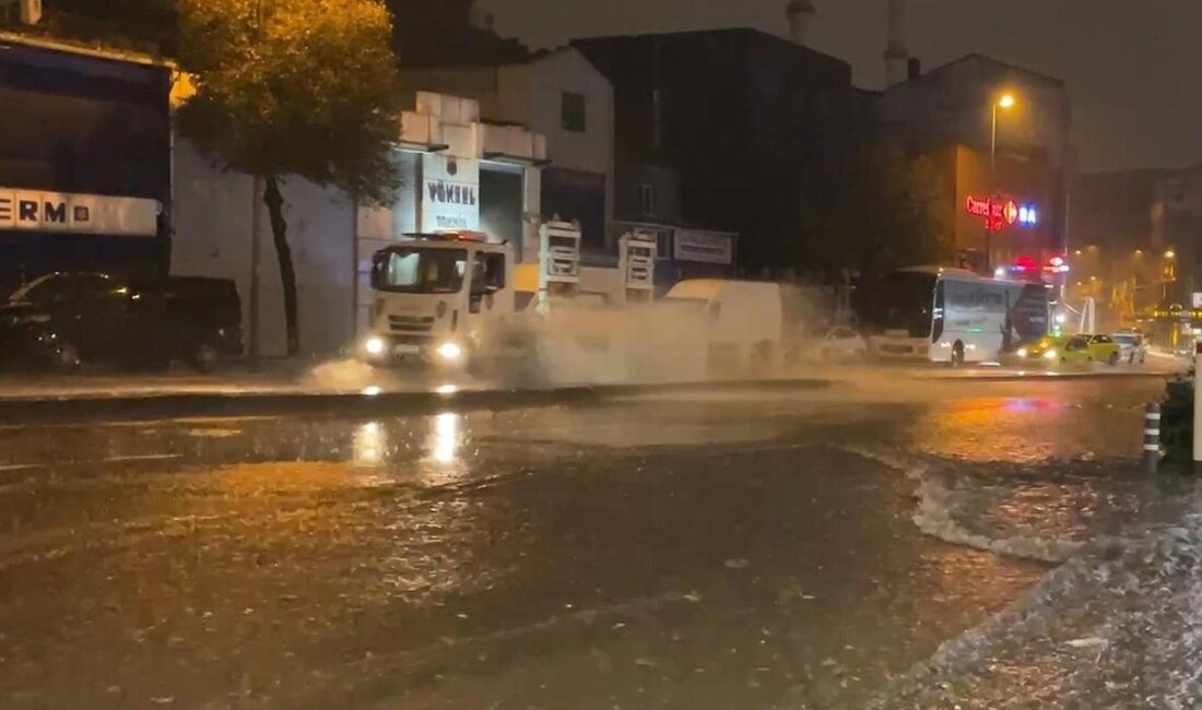 Meteorolojinin sarı kodlu uyarısının ardından İstanbul’da gece saatlerinde sağanak etkili
