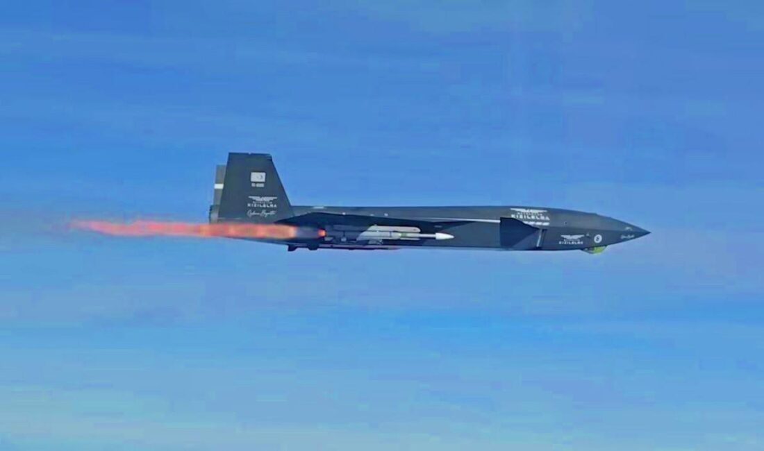 ABD’li Boeing tarafından üretilen MQ-28 insansız savaş uçağının hava-hava füzesiyle