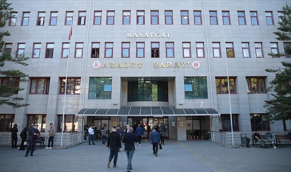 Antalya’da, Manavgat Belediyesine yönelik soruşturma kapsamında belediye başkanlığı görevinden uzaklaştırılan