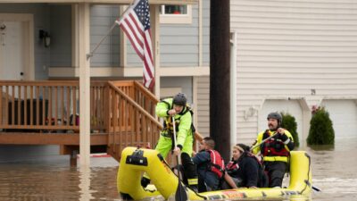 ABD’nin Washington eyaletinde günlerdir süren şiddetli yağışların yol açtığı sel