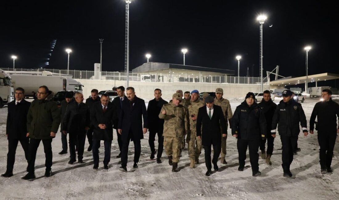 Ağrı Valisi Önder Bozkurt ile İl Jandarma Komutanı Tuğgeneral Fatih