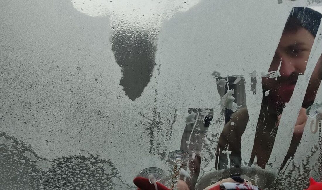 Ardahan’da kar yağışının ardından etkisini artıran dondurucu soğuklar, gece saatlerinde