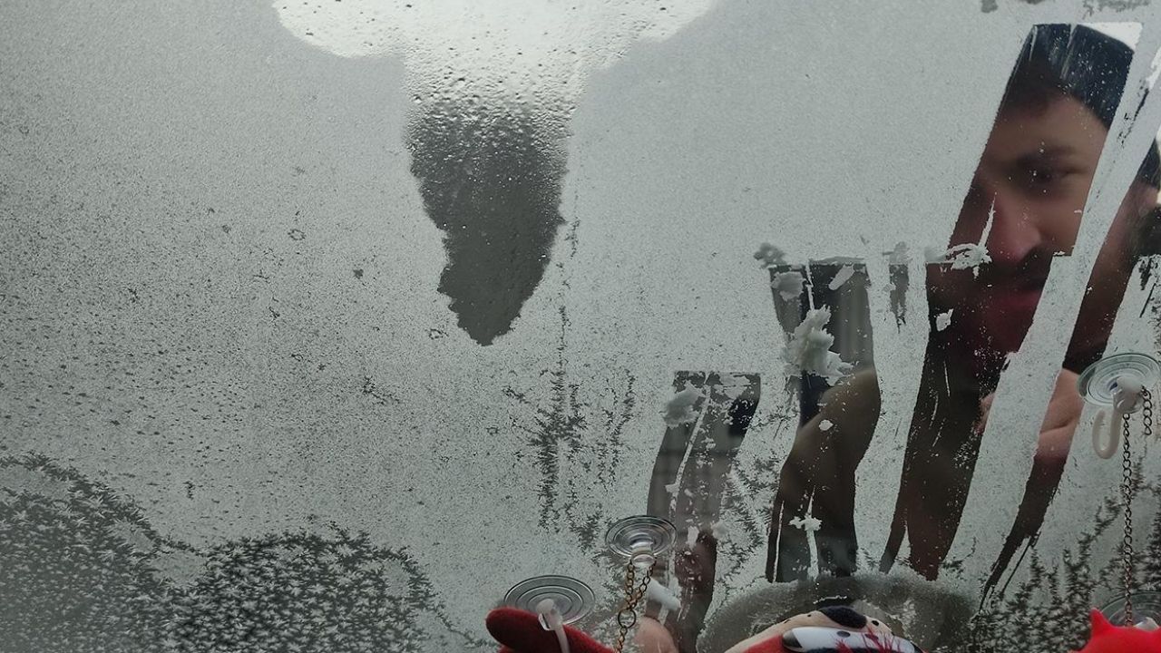 Ardahan’da kar yağışının ardından etkisini artıran dondurucu soğuklar, gece saatlerinde