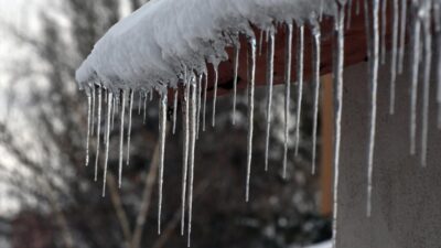 Ardahan’ın Göle ilçesinde dondurucu soğuklar etkisini sürdürüyor. Gece hava sıcaklığı