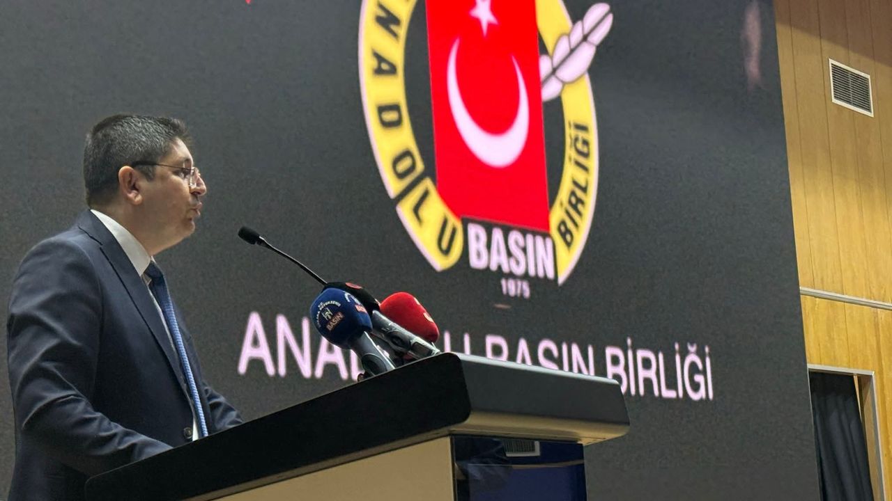 Başkan Zor, "Bırakın gazeteciler gerçekleri objektif bir şekilde dile getirsinler,