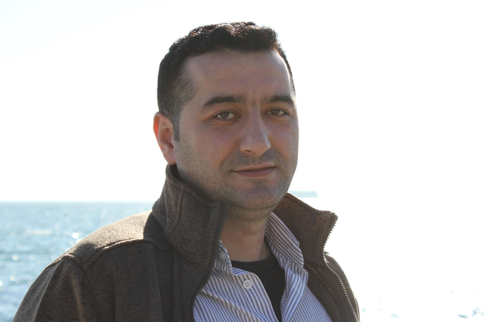 Hüseyin Sağlık yazar fotoğrafı