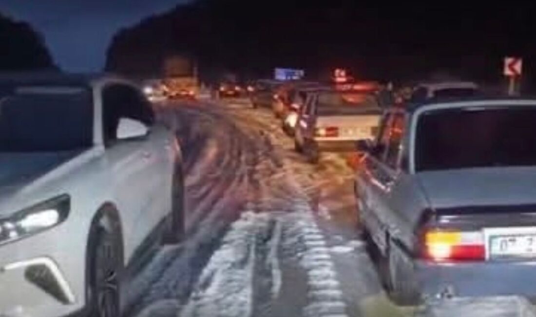 Antalya’nın Demre ilçesinde akşam saatlerinde etkili olan dolu yağışı, Kaş–Demre