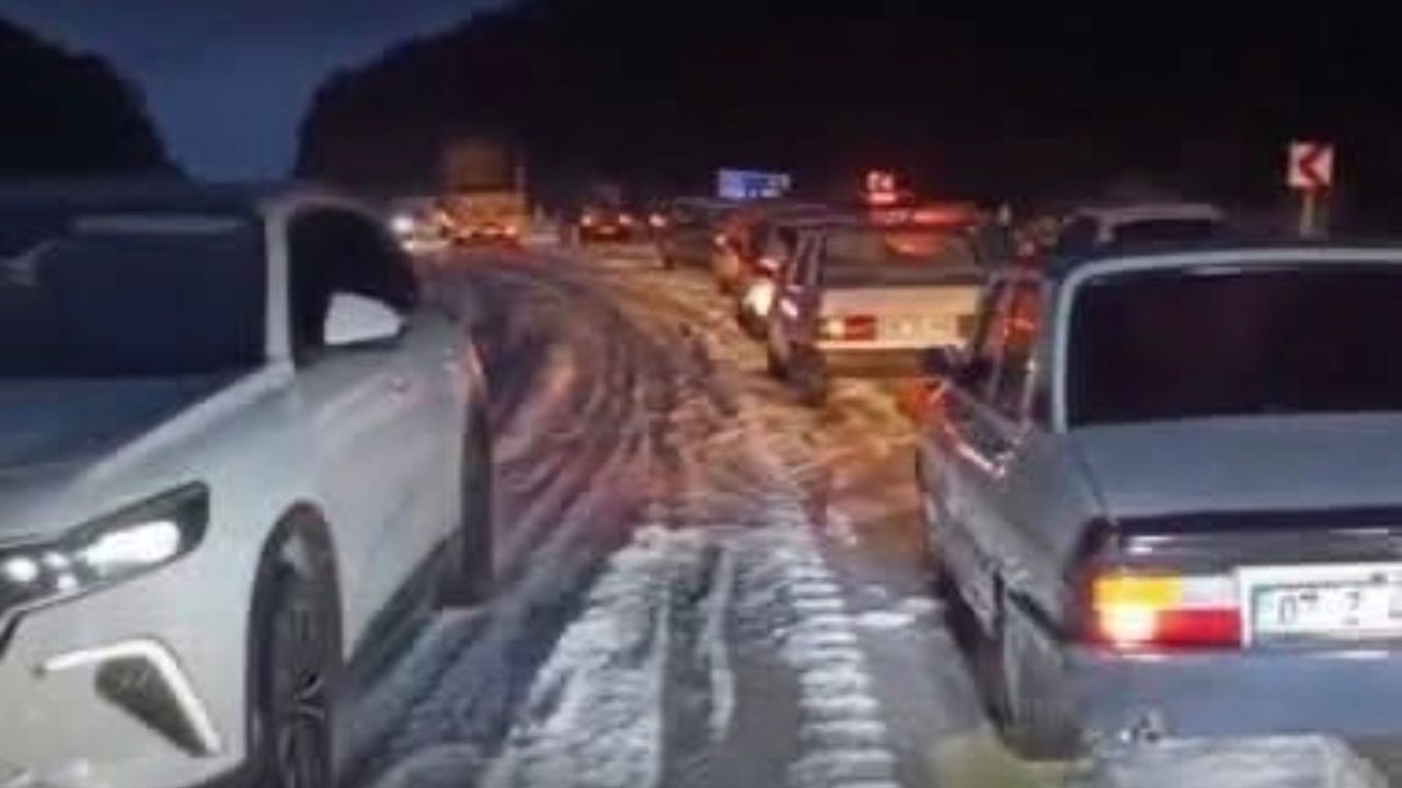 Antalya’nın Demre ilçesinde akşam saatlerinde etkili olan dolu yağışı, Kaş–Demre