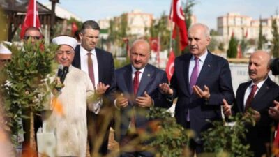 TBMM Başkanı Kurtulmuş deprem şehitleri kabristanı ziyaret etti.