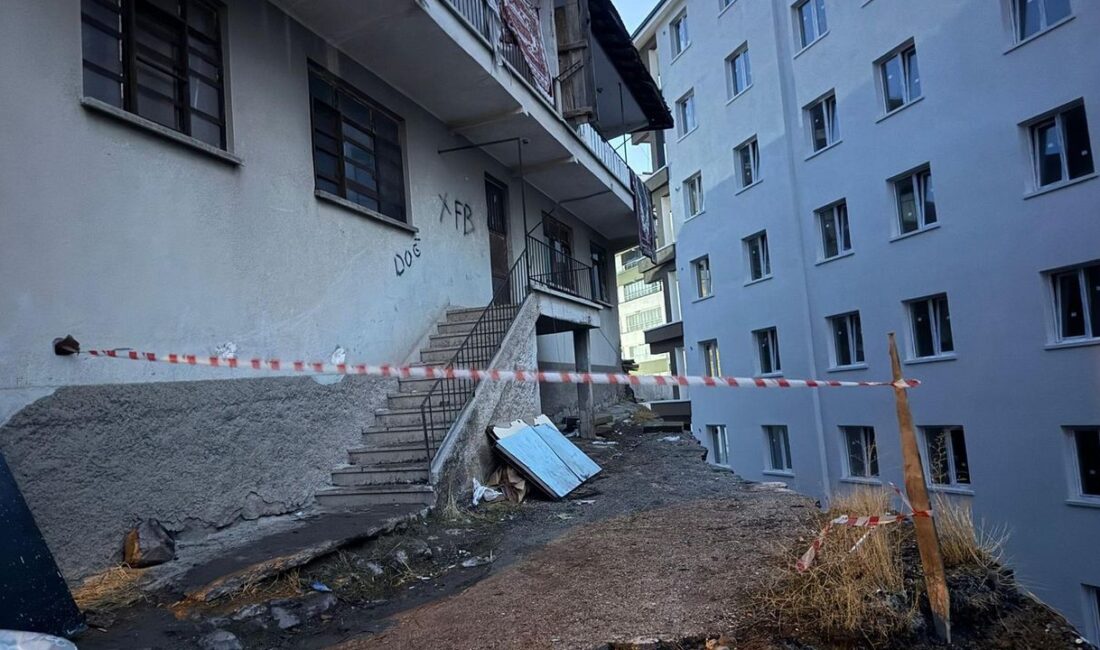 Ankara’nın Altındağ ilçesinde, inşaat kazısı sırasında temeli zarar gördüğü belirlenen