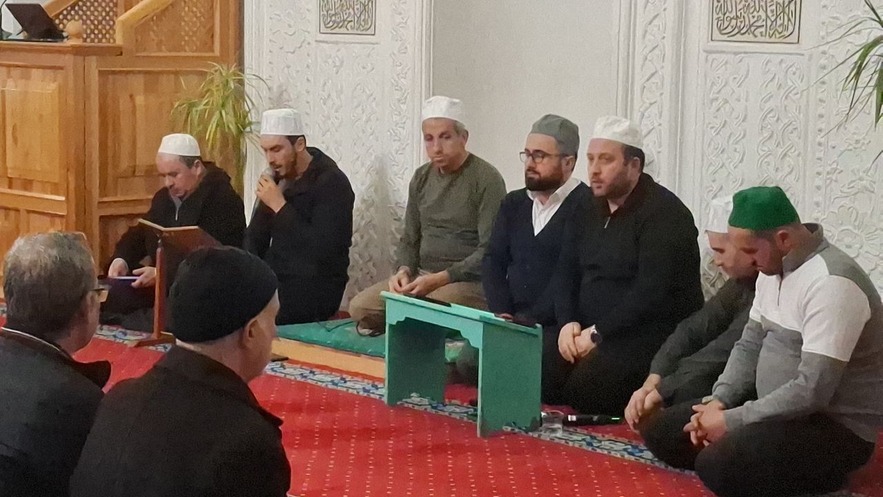 İlçe müftülüğü, Merkez Fatih cami olmak üzere Çarşı içerisinde bulunan