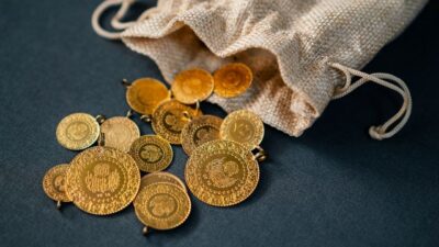 Altın fiyatları yeni haftaya sert düşüşle başladı. Küresel piyasalarda artan